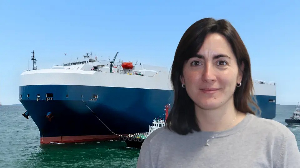 Maria Garay portrait with a RoRo ship in background
