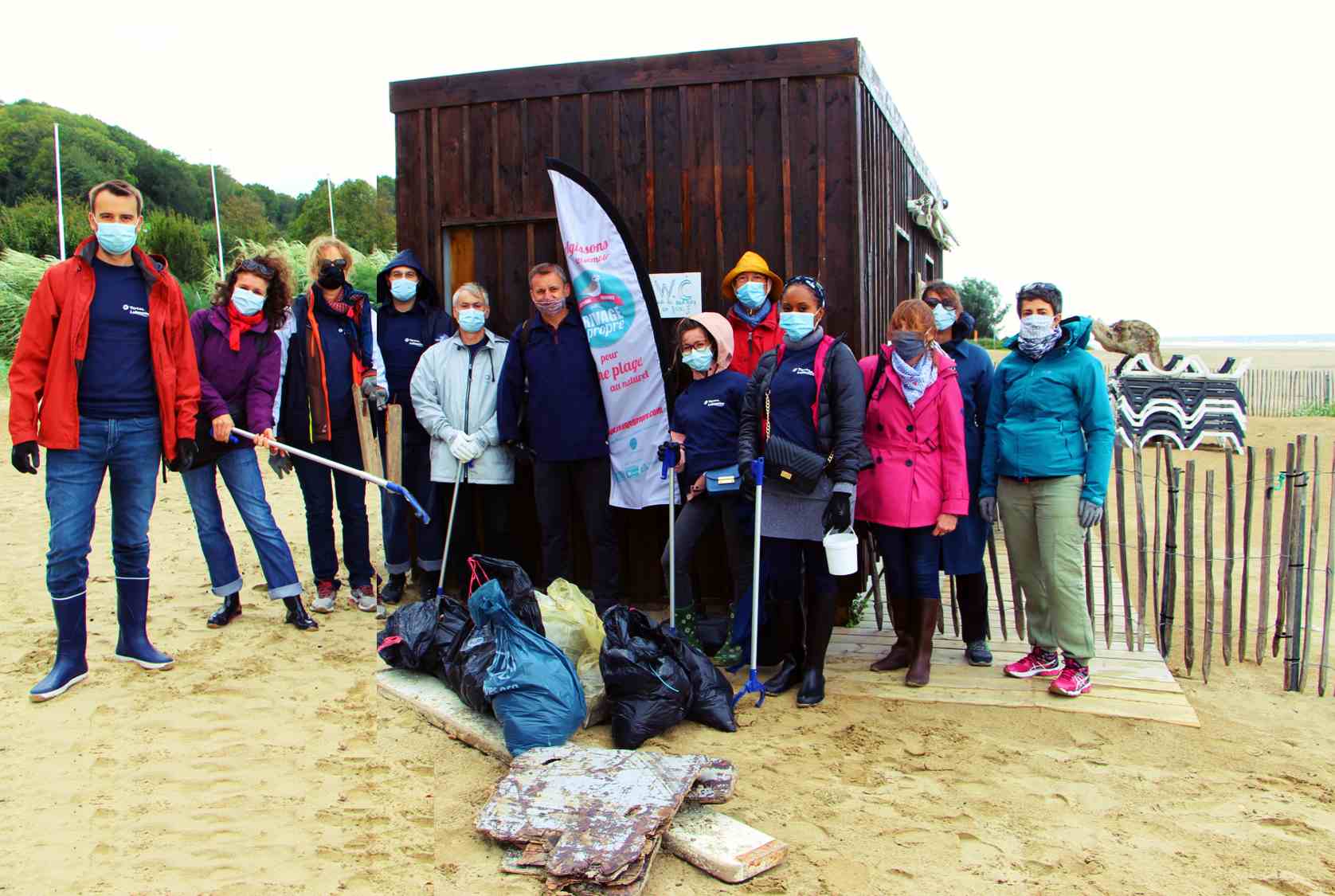 Caption (from left to right): Etienne, Hélène, Mariane, Nikolaos, Dominique, Benjamin (Rivage Propre), Lisa, Serge, Roodline, Cathy, Laurène, Sandrine. Beach CleanUp Day 2020 - Lubmarine team.