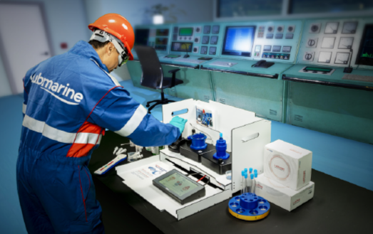 Lubmarine Lubrication Engineer using a LubInsight Neo kit
