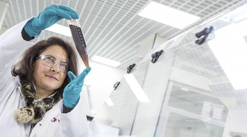 Laboratory worker