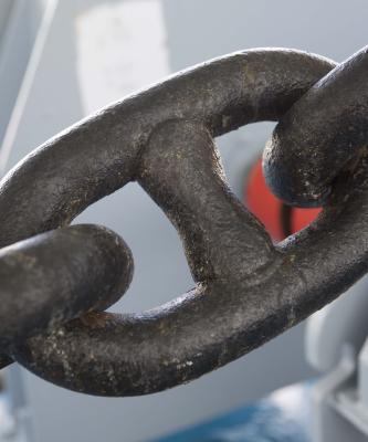 © Gerard Uferas Mooring chain close up
