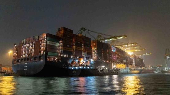 Bunkering barge operating in Singapore alongside Hapag-Lloyd containership