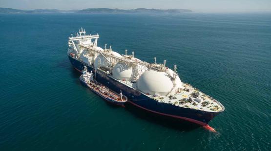 Photo ©vladsv (stock.adobe.com) - TotalEnergies REDUCING EMISSIONS IN THE SHIPPING INDUSTRY THROUGH LNG