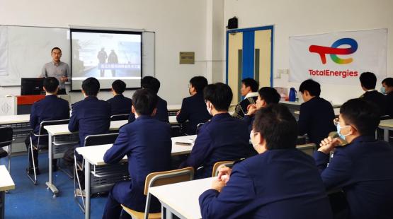 Students attending a Presentation of Lubmarine in a classroom