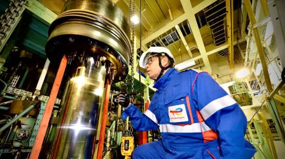 ©TotalEnergies 2024 Lubmarine technical director inspecting a 2-Stroke marine engine