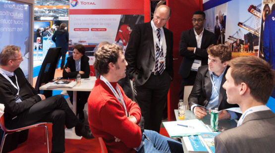 A customer talking with members of the Total Lubmarine team