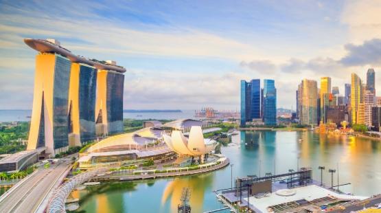 https://lubmarine.totalenergies.com/sites/default/files/event-images/Lubmarine_SeaAsia2023_AdobeStock.jpg Singapore skyline view with marina bay sands hotel