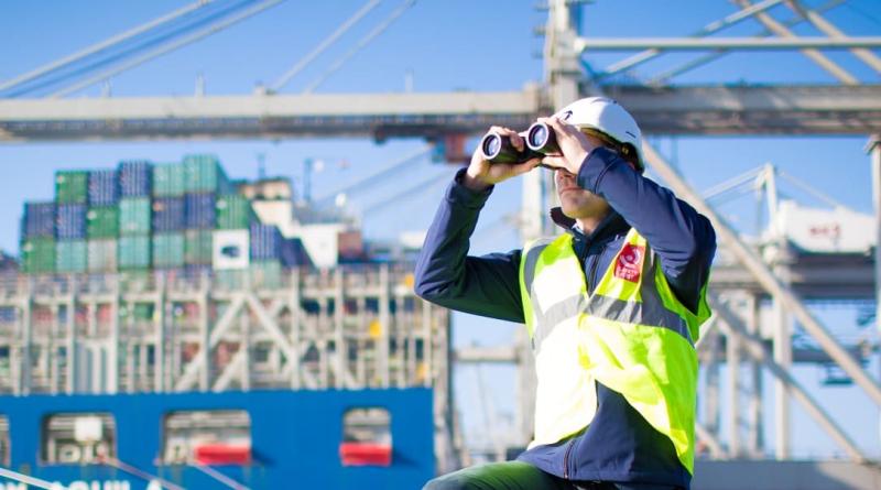 © Cyril Abad /Agence CAPA Lubmarine Team at Port